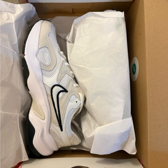 Nike AL8 Women's Shoes size 9 - Picture 2 of 3